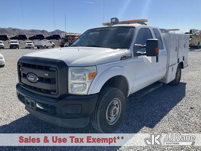 2015 Ford F350 4x4 Extended-Cab Service Truck