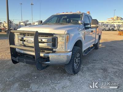 2019 Ford F350 4x4 Extended-Cab Service Truck