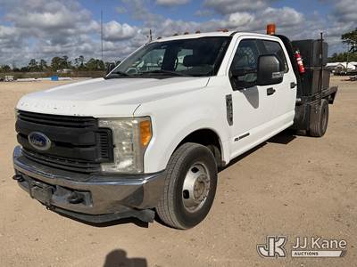 2017 Ford F-350 SD Crew-Cab Flatbed/Service Truck