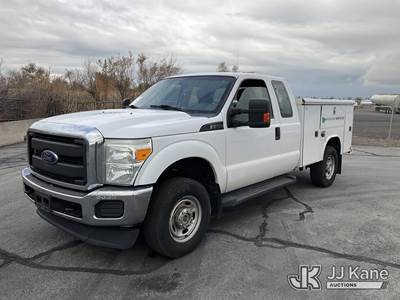 2015 Ford F350 4x4 Extended-Cab Service Truck