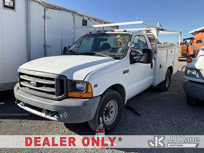 2000 Ford F-350 SD Enclosed Service Truck