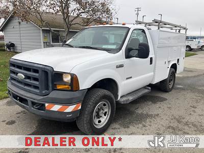 2006 Ford F-350 SD Enclosed Service Truck
