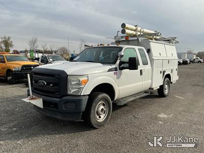 2015 Ford F350 4x4 Extended-Cab Enclosed Service Truck