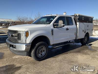 2017 Ford F350 4x4 Extended-Cab Service Truck