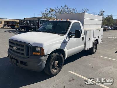 2006 Ford F-350 SD Enclosed Service Truck