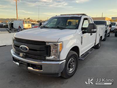 2017 Ford F-350 SD Extended-Cab Service Truck