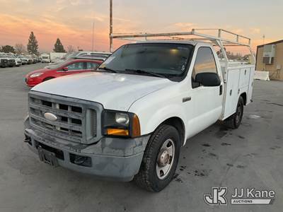 2006 Ford F-350 SD Enclosed Service Truck