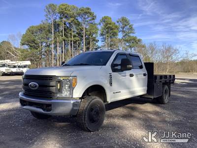 2017 Ford F350 4x4 Crew-Cab Flatbed/Service Truck