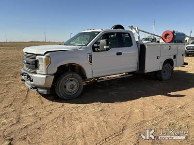 2017 Ford F-350 SD Extended-Cab Service Truck