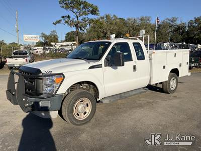 2011 Ford F350 4x4 Extended-Cab Service Truck