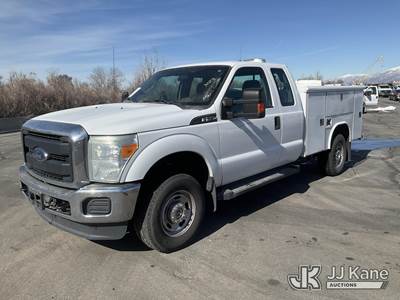 2015 Ford F350 4x4 Extended-Cab Service Truck