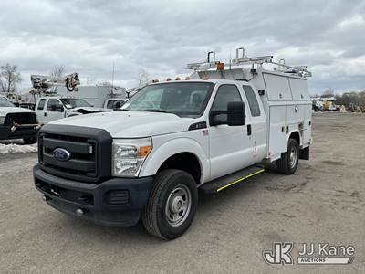 2016 Ford F350 4x4 Extended-Cab Service Truck
