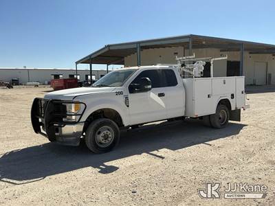2017 Ford F-350 SD Extended-Cab Mechanics Service Truck