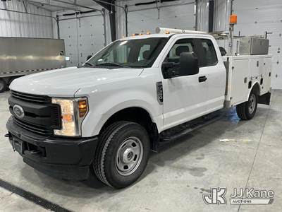 2019 Ford F350 4x4 Extended-Cab Service Truck