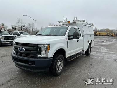 2017 Ford F350 4x4 Extended-Cab Service Truck