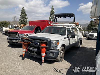 2015 Ford F-350 SD Crew-Cab Flatbed/Service Truck