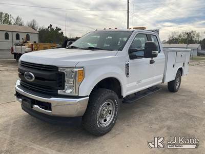 2017 Ford F-350 SD Extended-Cab Service Truck