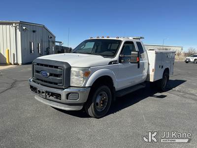 2013 Ford F350 4x4 Extended-Cab Service Truck