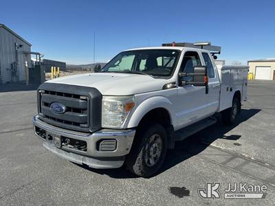 2015 Ford F350 4x4 Extended-Cab Service Truck