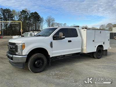 2017 Ford F350 4x4 Extended-Cab Service Truck