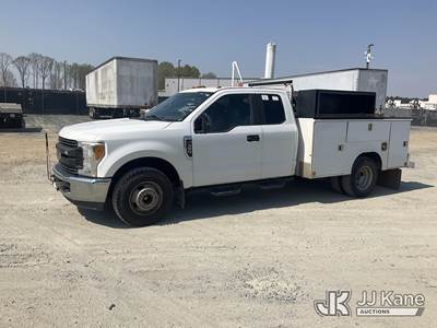 2017 Ford F350 SD Extended-Cab Service Truck