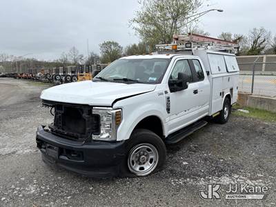 2019 Ford F350 4x4 Extended-Cab Enclosed Service Truck