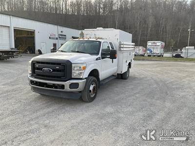 2015 Ford F350 4x4 Extended-Cab Enclosed Service Truck