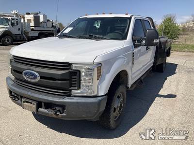 2018 Ford F-350 SD Crew-Cab Flatbed/Service Truck