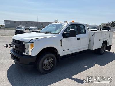 2017 Ford F350 4x4 Extended-Cab Service Truck