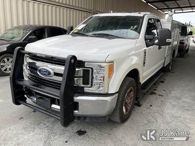 2017 Ford F-350 SD XL SuperCab 2WD Extended-Cab Enclosed Service Truck
