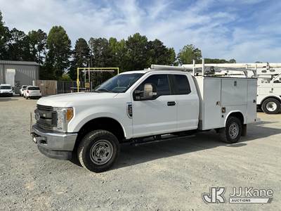 2017 Ford F350 SD 4X4 Extended-Cab Service Truck