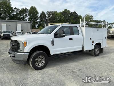 2017 Ford F350 SD 4X4 Extended-Cab Service Truck