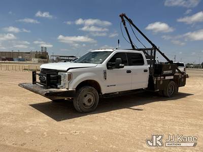 2019 Ford F350 4x4 Crew-Cab Flatbed/Service Truck