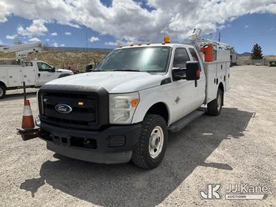 2011 Ford F-350 SD XLT SuperCab Extended-Cab Service Truck