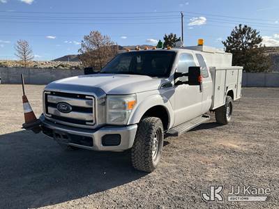 2015 Ford F350 4x4 Extended-Cab Enclosed Service Truck