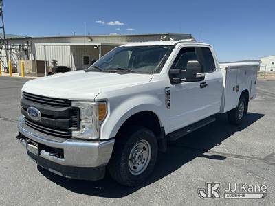 2017 Ford F350 4x4 Extended-Cab Service Truck