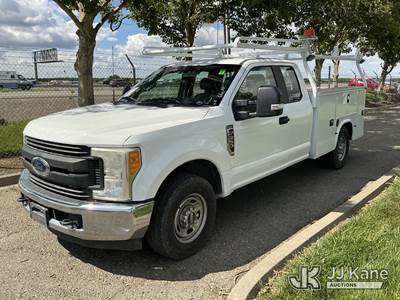 2017 Ford F-350 SD Extended-Cab Service Truck