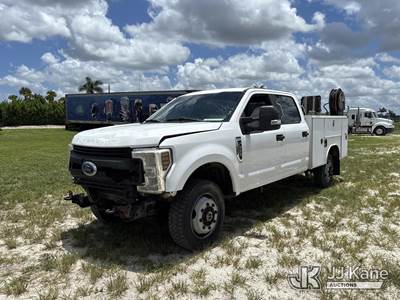 2019 Ford F350 4x4 Crew-Cab Service Truck