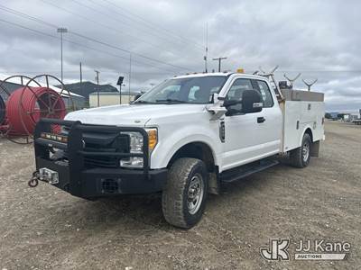2017 Ford F350 4x4 Extended-Cab Service Truck