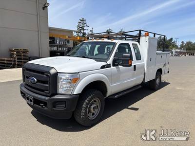 2016 Ford F350 4x4 Extended-Cab Enclosed Service Truck