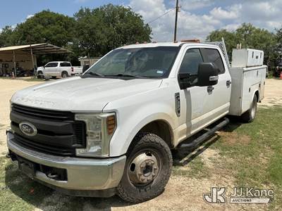 2018 Ford F350 Crew-Cab Service Truck