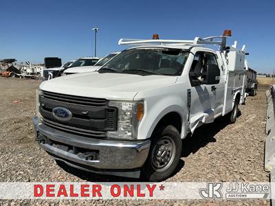2017 Ford F-350 SD Extended-Cab Service Truck