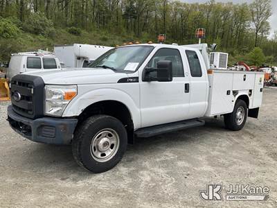 2016 Ford F350 4x4 Extended-Cab Service Truck