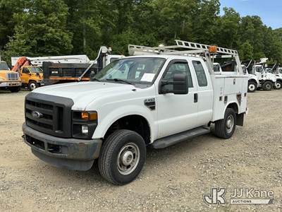 2010 Ford F350 4x4 Extended-Cab Service Truck