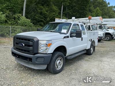 2012 Ford F350 4x4 Extended-Cab Service Truck