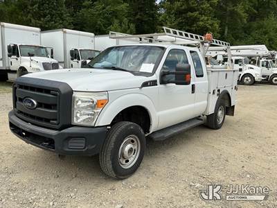 2012 Ford F350 4x4 Extended-Cab Service Truck