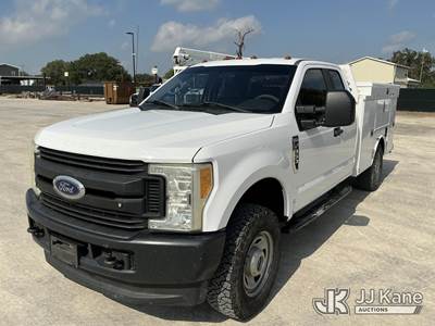 2017 Ford F-350 SD Extended-Cab Service Truck