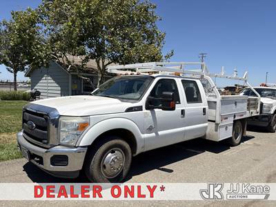 2015 Ford F-350 SD Crew-Cab Flatbed/Service Truck