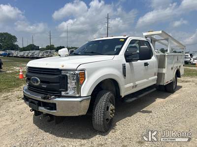 2017 Ford F-350 SD Extended-Cab Service Truck