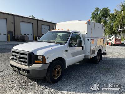 2006 Ford F-350 SD Enclosed Service Truck